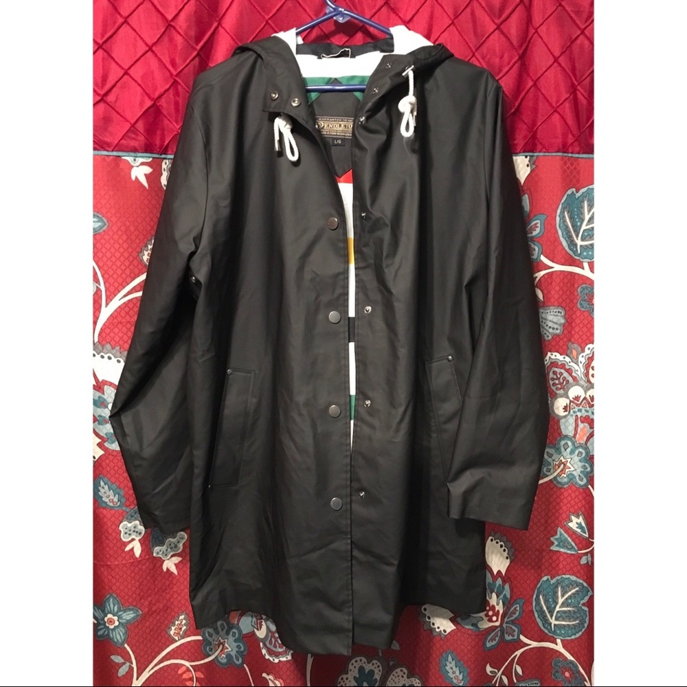 New Pendleton Large Astoria Rain Jacket